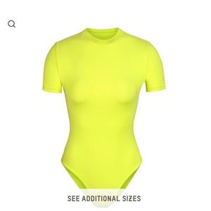 SKIMS: Fits everybody T Shirt bodysuit  Neon Lime size NWT